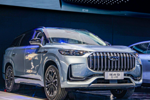 新能源“大考”拆題：續航1400+km 奇瑞鯤鵬超性能電混C-DM正式亮相
