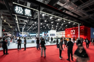 極氪科技集團(tuán)首發(fā)1.3兆瓦全液冷充電樁 單槍峰值功率全球第一